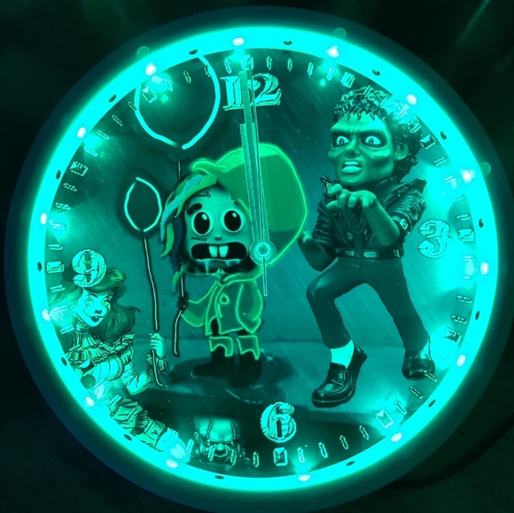 Tekashi gets a thriller clock - Picture 7 of 12